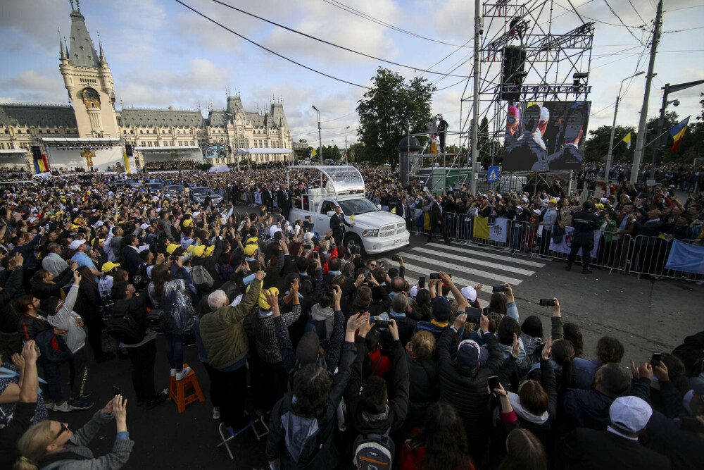 Vizita Papei Francisc în România. Suveranul Pontif a călătorit la Blaj, Șumuleu Ciuc și Iași. GALERIE FOTO & VIDEO - Imaginea 29