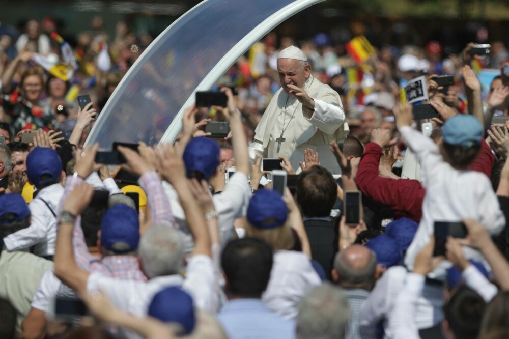 Vizita Papei Francisc în România. Suveranul Pontif a călătorit la Blaj, Șumuleu Ciuc și Iași. GALERIE FOTO & VIDEO - Imaginea 30