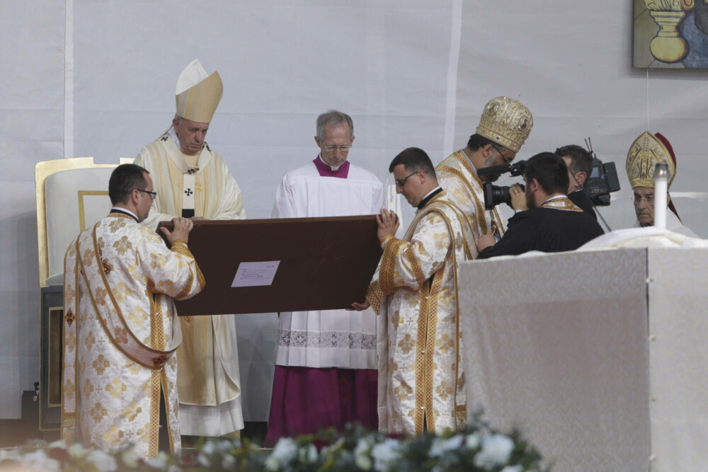 Vizita Papei Francisc în România. Suveranul Pontif a călătorit la Blaj, Șumuleu Ciuc și Iași. GALERIE FOTO & VIDEO - Imaginea 33