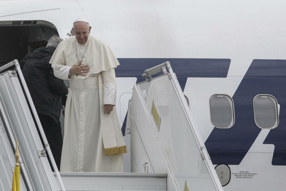 Vizita Papei Francisc în România. Suveranul Pontif a călătorit la Blaj, Șumuleu Ciuc și Iași. GALERIE FOTO & VIDEO - Imaginea 37