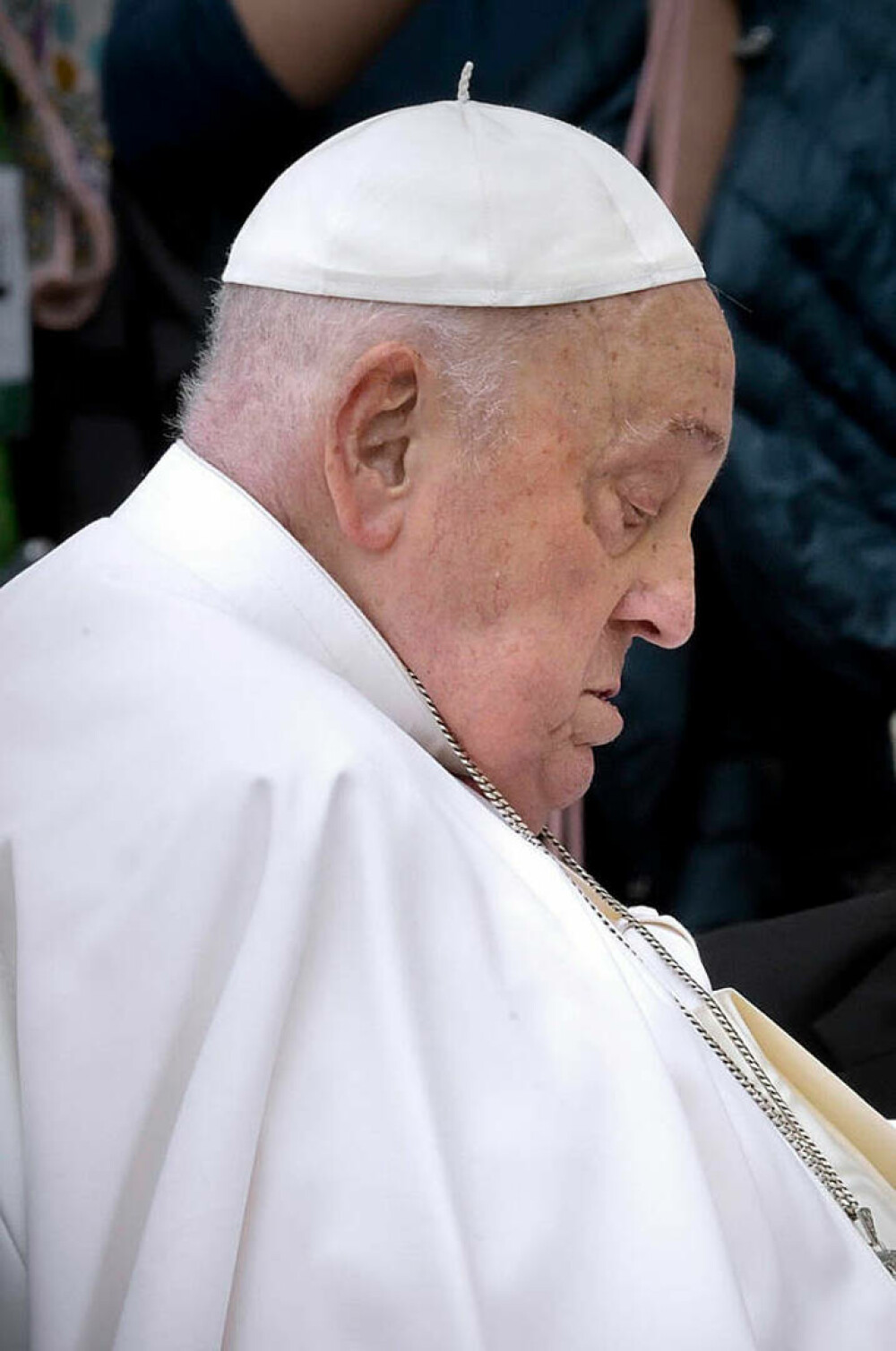 Ce probleme de sănătate avea Papa Francisc. Suveranul Pontif, vizibil slăbit în ultimele sale apariții | FOTO - Imaginea 1