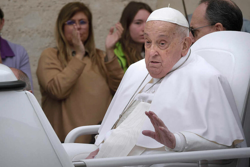 Ce probleme de sănătate avea Papa Francisc. Suveranul Pontif, vizibil slăbit în ultimele sale apariții | FOTO - Imaginea 9