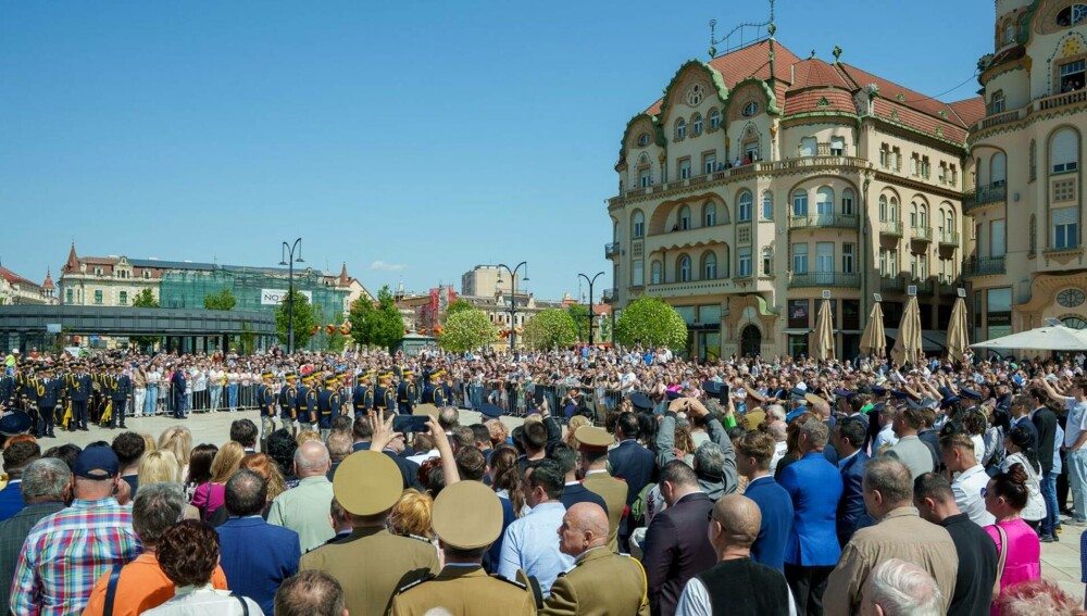 Ilie Bolojan, omagiu pentru Papa Francisc la Oradea, în cadrul ceremoniei care a marcat 106 ani de administrație românească - Imaginea 7