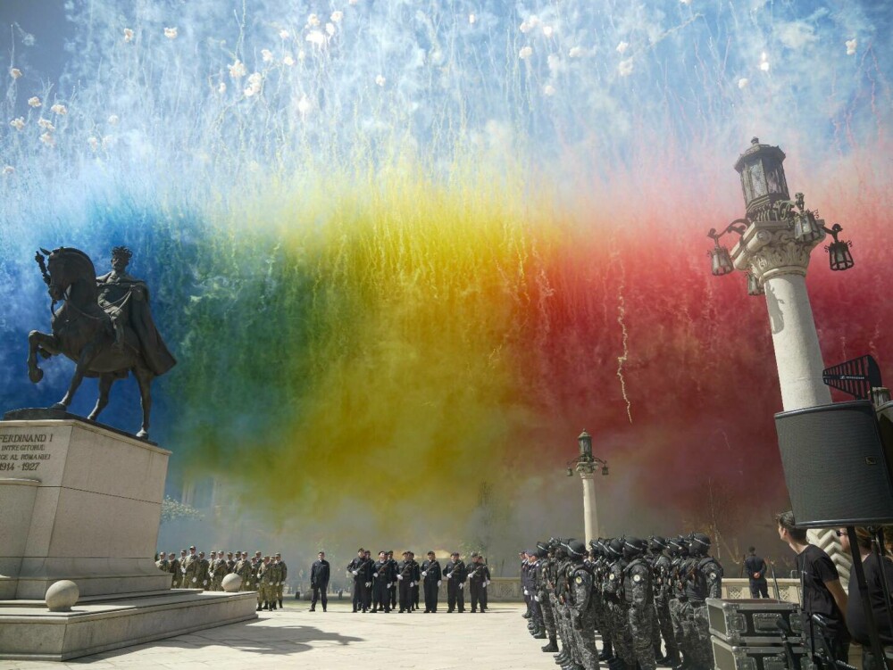 Ilie Bolojan, omagiu pentru Papa Francisc la Oradea, în cadrul ceremoniei care a marcat 106 ani de administrație românească - Imaginea 4