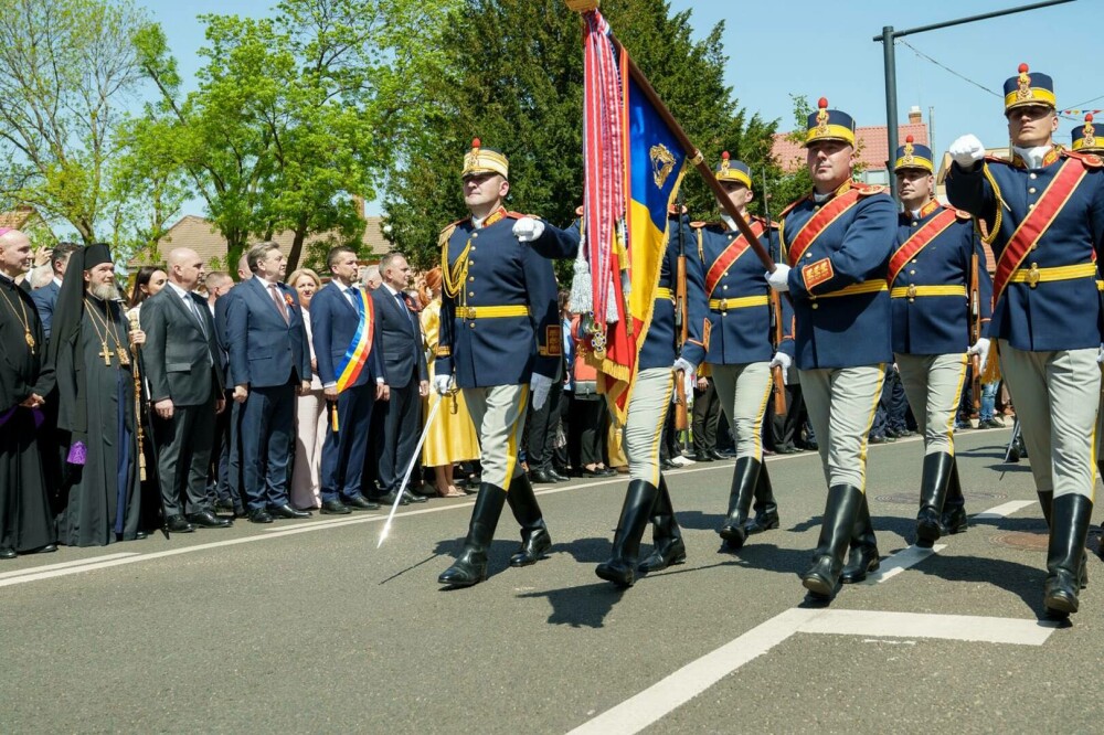 Ilie Bolojan, omagiu pentru Papa Francisc la Oradea, în cadrul ceremoniei care a marcat 106 ani de administrație românească - Imaginea 8