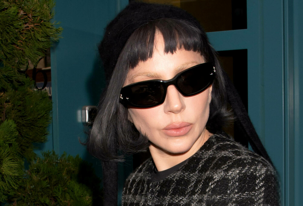 Lady Gaga, plină de eleganță pe străzile din Paris. Ținuta cu care a atras toate privirile. GALERIE FOTO - Imaginea 18