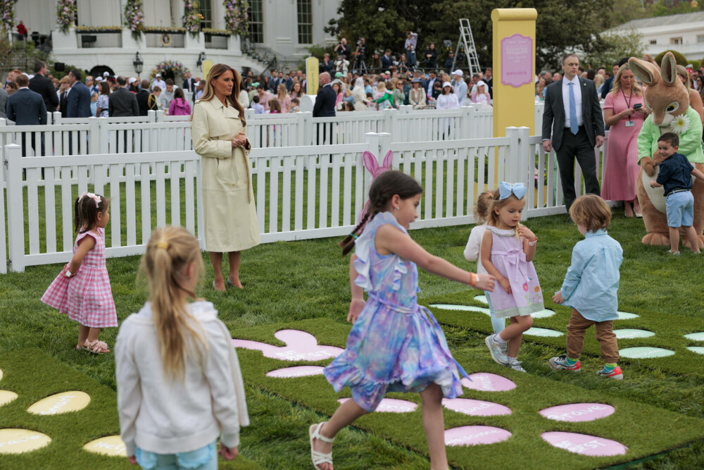 Melania Trump, apariție rară în public. Ce ţinută a purtat prima-doamnă în cadrul unui eveniment dedicat copiilor. FOTO - Imaginea 16