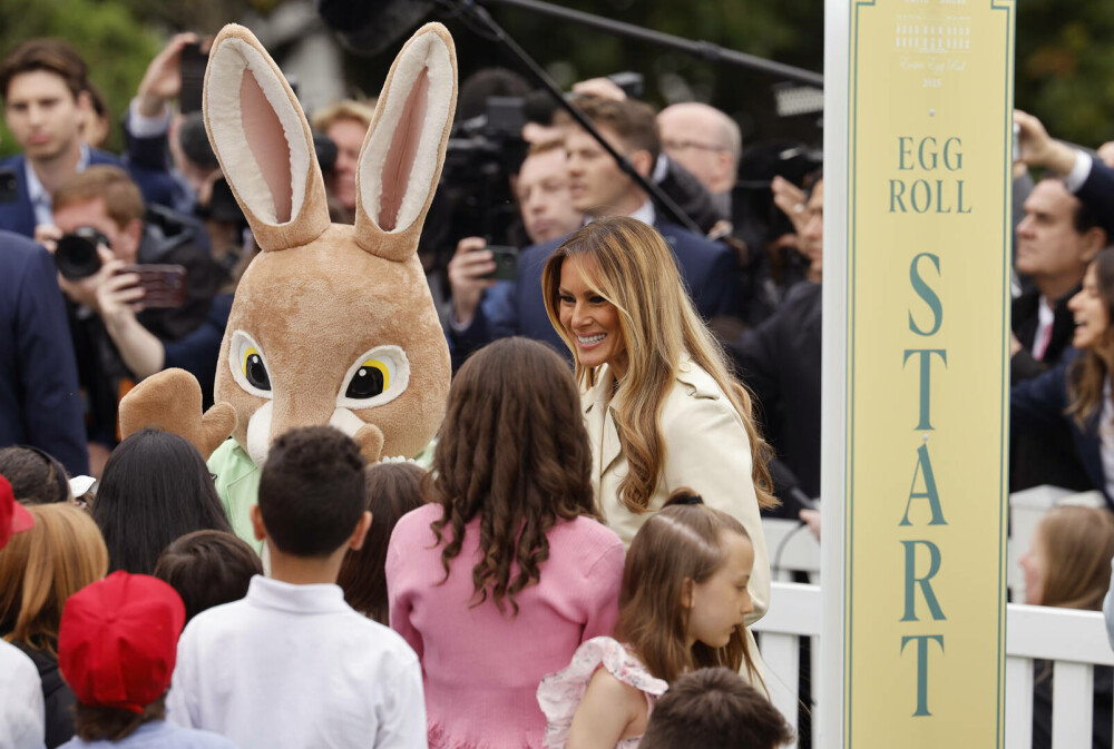 Melania Trump, apariție rară în public. Ce ţinută a purtat prima-doamnă în cadrul unui eveniment dedicat copiilor. FOTO - Imaginea 17