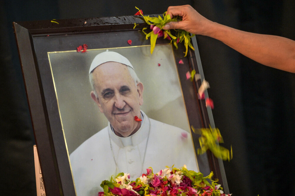 Vaticanul a publicat primele fotografii cu Papa Francisc în sicriu. FOTO - Imaginea 1