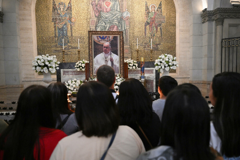 Vaticanul a publicat primele fotografii cu Papa Francisc în sicriu. FOTO - Imaginea 7