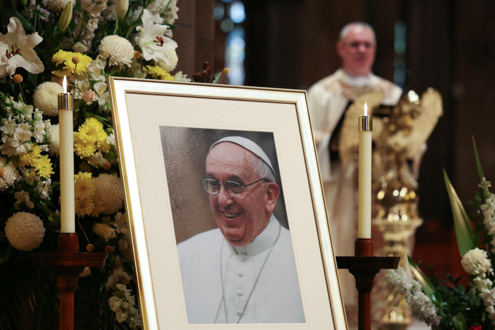 Vaticanul a publicat primele fotografii cu Papa Francisc în sicriu. FOTO - Imaginea 10