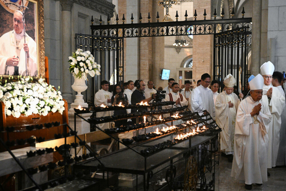 Vaticanul a publicat primele fotografii cu Papa Francisc în sicriu. FOTO - Imaginea 12