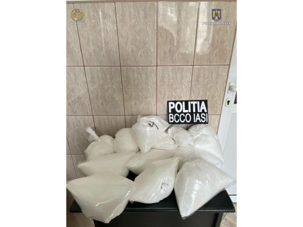 20 de kg de ketamină, confiscate de la un bărbat suspectat că aducea substanţa în România disimulată în pliculețe cu desicant - Imaginea 1