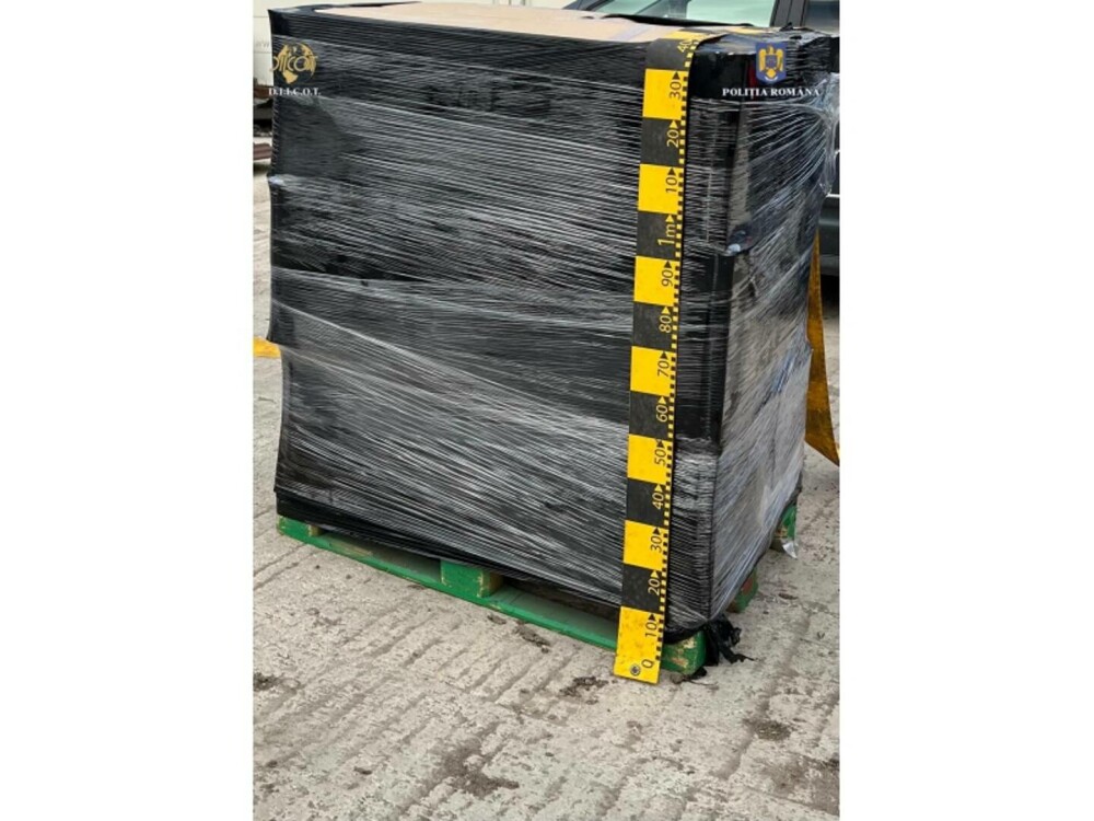 20 de kg de ketamină, confiscate de la un bărbat suspectat că aducea substanţa în România disimulată în pliculețe cu desicant - Imaginea 5