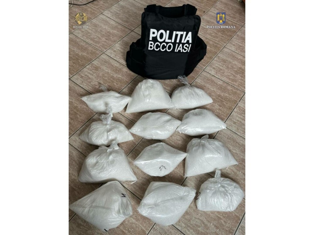 20 de kg de ketamină, confiscate de la un bărbat suspectat că aducea substanţa în România disimulată în pliculețe cu desicant - Imaginea 8