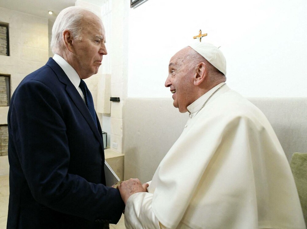 Fostul preşedinte american Joe Biden urmează să fie prezent la funeraliile Suveranului Pontif - Imaginea 5