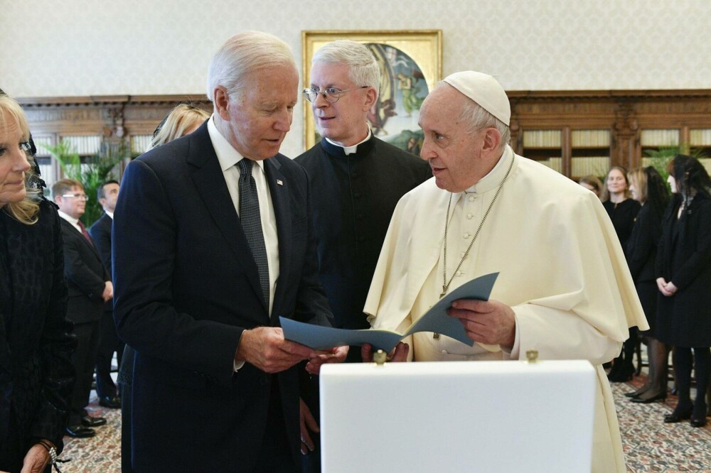 Fostul preşedinte american Joe Biden urmează să fie prezent la funeraliile Suveranului Pontif - Imaginea 6