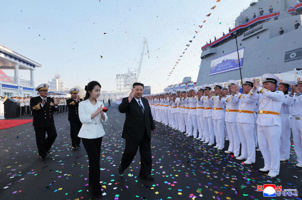 Coreea de Nord prezintă o nouă navă de război de 5.000 de tone. Ce a declarat Kim Jong Un. FOTO - Imaginea 5