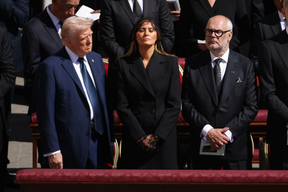 Melania Trump, prezentă la înmormântarea Papei Francisc chiar de ziua ei. Ce ținută a purtat prima doamnă. GALERIE FOTO - Imaginea 11