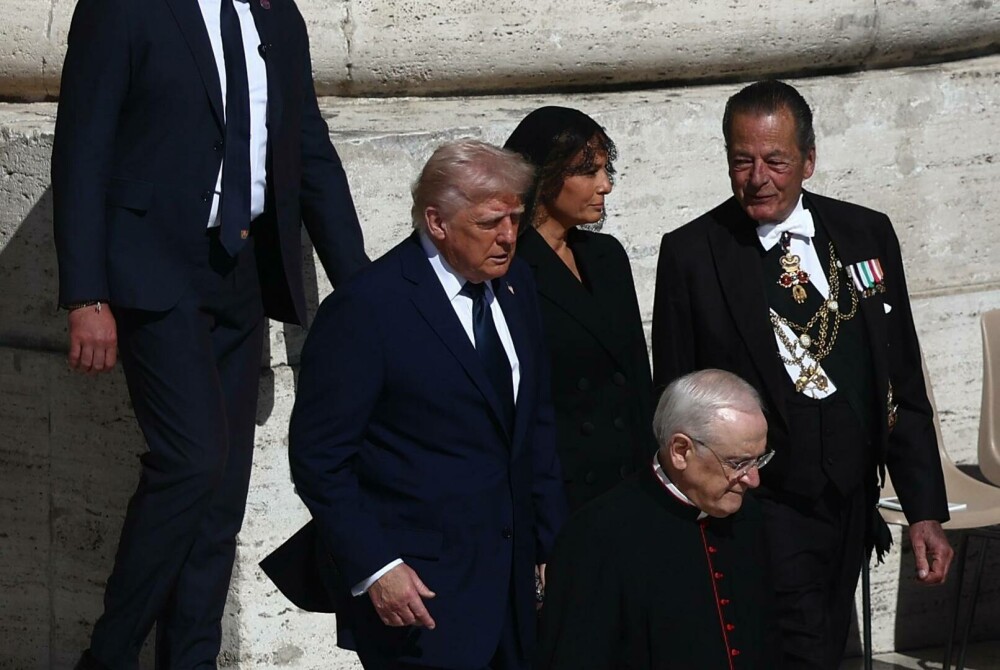 Melania Trump, prezentă la înmormântarea Papei Francisc chiar de ziua ei. Ce ținută a purtat prima doamnă. GALERIE FOTO - Imaginea 12
