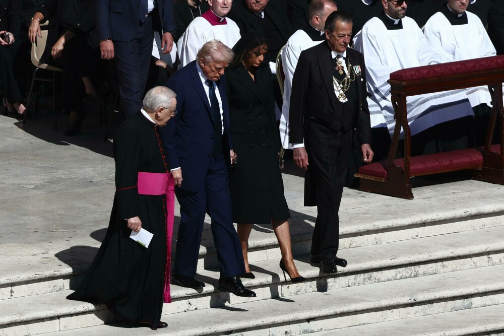 Melania Trump, prezentă la înmormântarea Papei Francisc chiar de ziua ei. Ce ținută a purtat prima doamnă. GALERIE FOTO - Imaginea 14