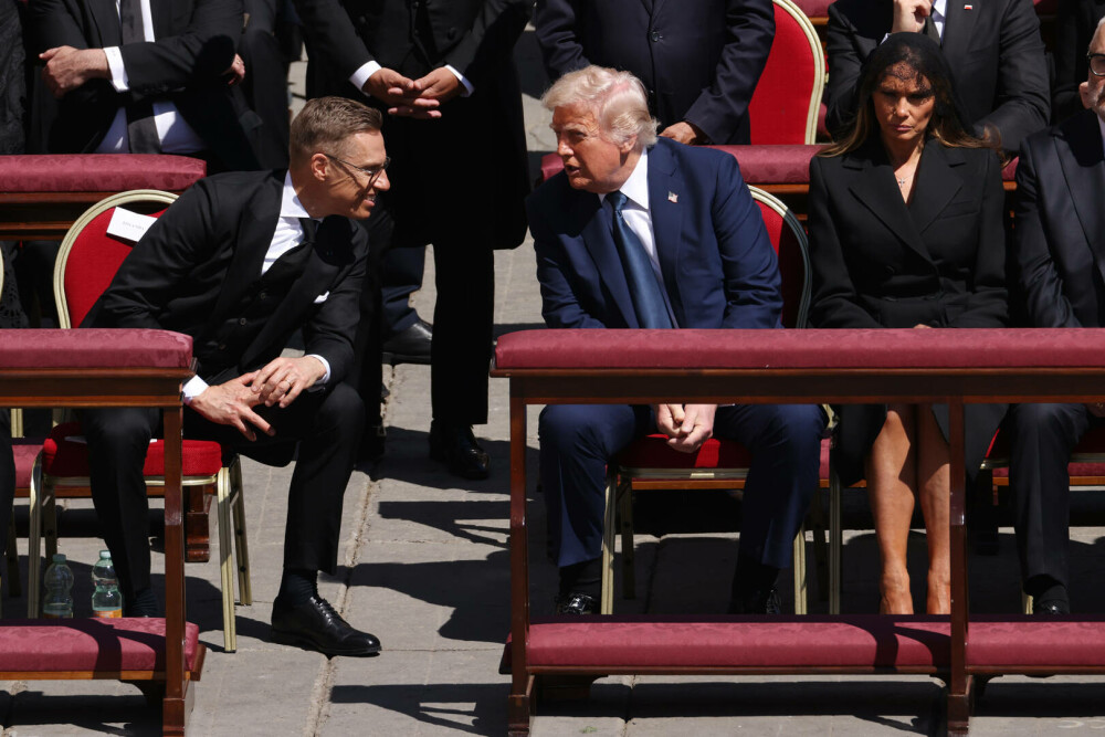 Melania Trump, prezentă la înmormântarea Papei Francisc chiar de ziua ei. Ce ținută a purtat prima doamnă. GALERIE FOTO - Imaginea 16