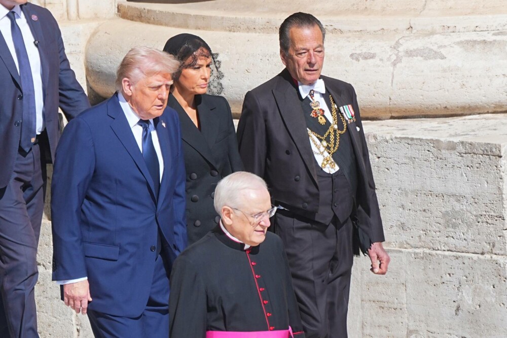 Un biograf spune că Trump s-a despărțit de Prima Doamnă, Melania. Reacția vehementă a Casei Albe - Imaginea 11
