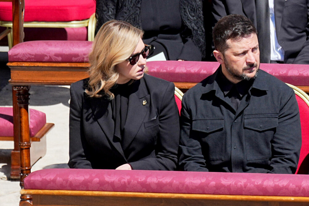 VIDEO. Volodimir Zelenski a fost aplaudat de mulțime în timp ce participa la funeraliile Papei Francisc la Roma - Imaginea 5