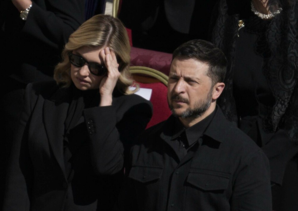 VIDEO. Volodimir Zelenski a fost aplaudat de mulțime în timp ce participa la funeraliile Papei Francisc la Roma - Imaginea 7
