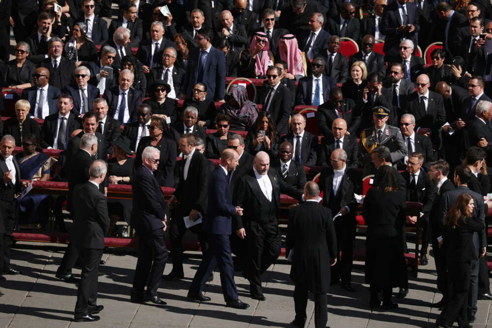 Prinţul William l-a reprezentat pe Regele Charles al III-lea la funeraliile Papei Francisc. FOTO - Imaginea 1