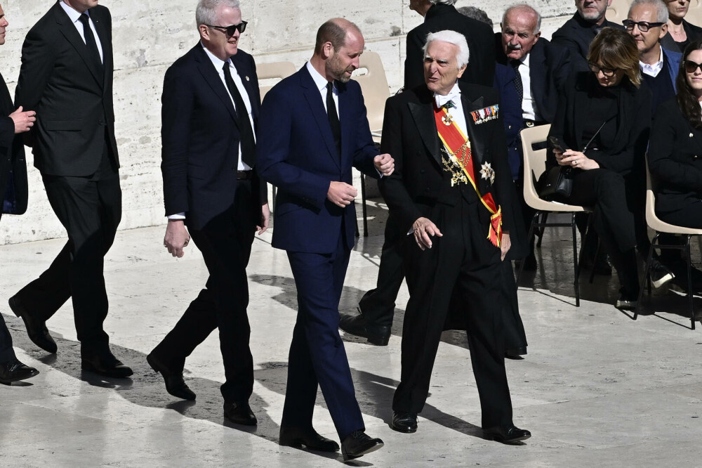 Prinţul William l-a reprezentat pe Regele Charles al III-lea la funeraliile Papei Francisc. FOTO - Imaginea 2