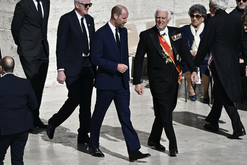 Prinţul William l-a reprezentat pe Regele Charles al III-lea la funeraliile Papei Francisc. FOTO - Imaginea 3