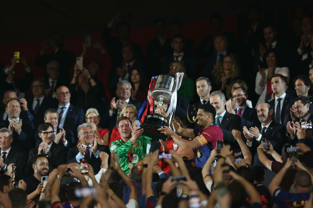 FC Barcelona a câştigat Cupa Spaniei pentru a 32-a oară. A învins cu 3-2 după prelungiri pe Real Madrid. FOTO - Imaginea 7