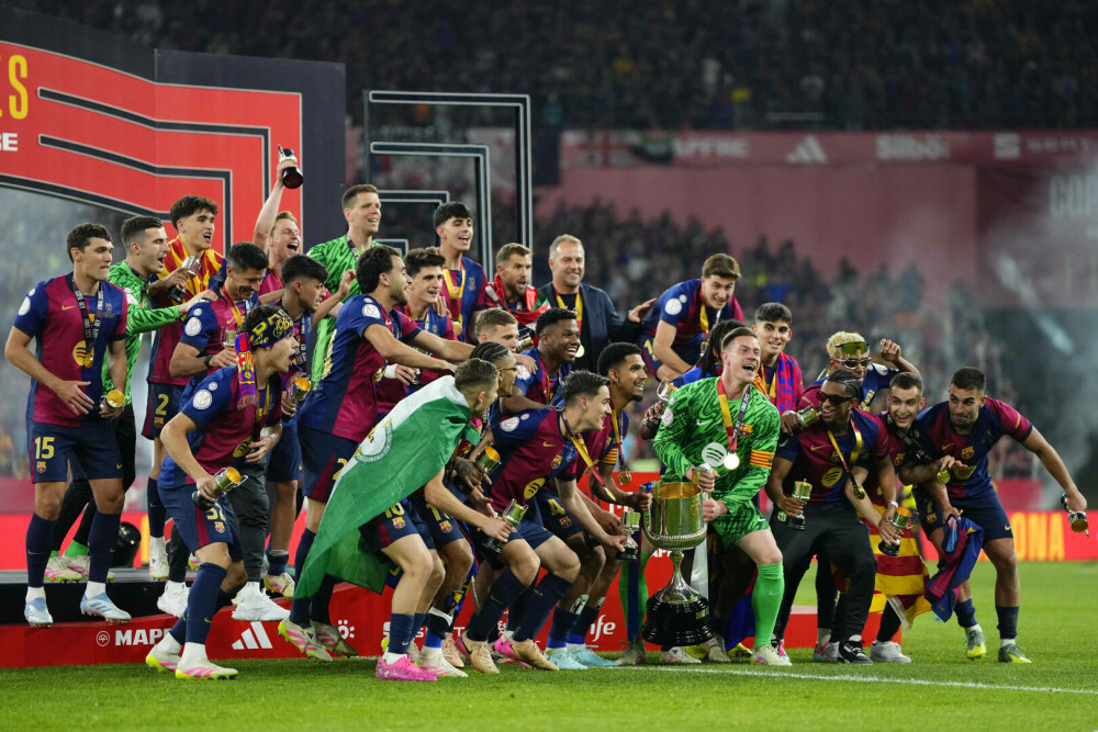 FC Barcelona a câştigat Cupa Spaniei pentru a 32-a oară. A învins cu 3-2 după prelungiri pe Real Madrid. FOTO - Imaginea 11