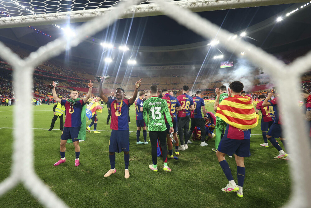 FC Barcelona a câştigat Cupa Spaniei pentru a 32-a oară. A învins cu 3-2 după prelungiri pe Real Madrid. FOTO - Imaginea 21