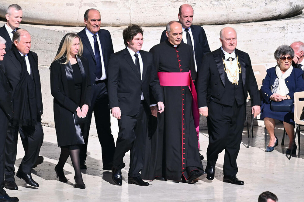 Binele pe care Papa Francisc l-a făcut omenirii și de dincolo de noi. Cum au vorbit liderii lumii despre pace | GALERIE FOTO - Imaginea 48