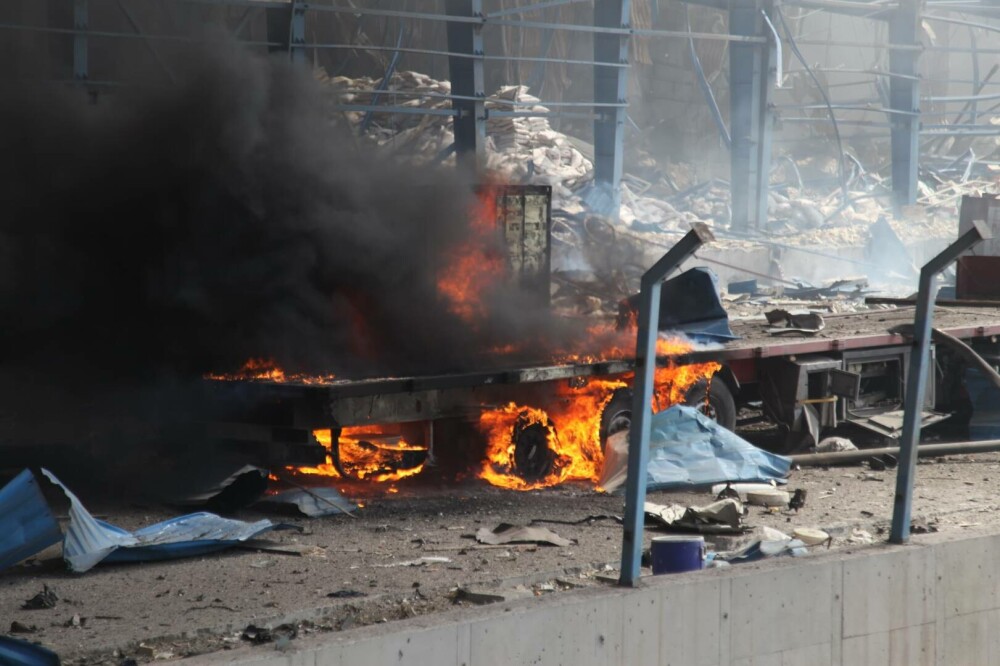 Explozia devastatoare din Iran, în imagini. Cel puțin 25 persoane au murit și 1.000 au fost rănite - Imaginea 14