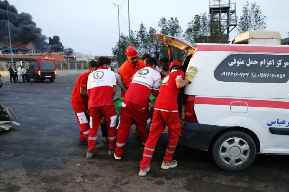 Explozia devastatoare din Iran, în imagini. Cel puțin 25 persoane au murit și 1.000 au fost rănite - Imaginea 16
