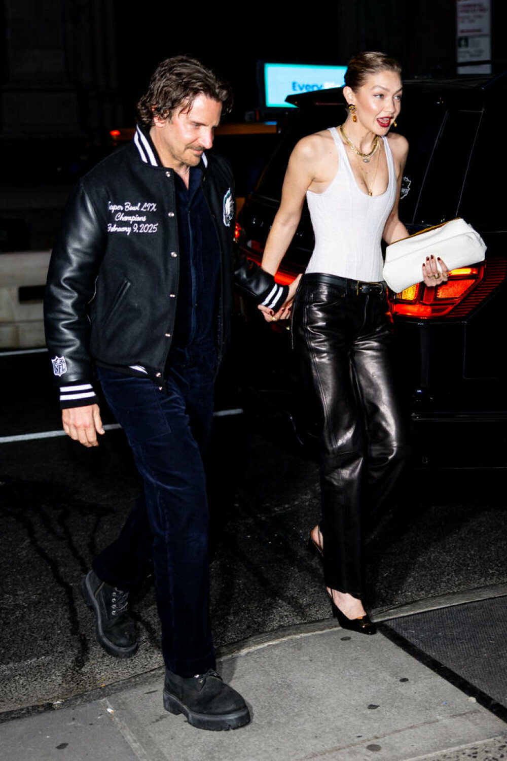 Cum și-a sărbătorit Gigi Hadid ziua de naștere. Anne Hathaway, printre invitați. GALERIE FOTO - Imaginea 13