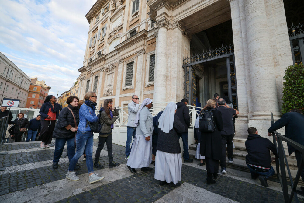 Mormântul Papei Francisc din bazilica Santa Maria Maggiore a fost deschis publicului. FOTO - Imaginea 2