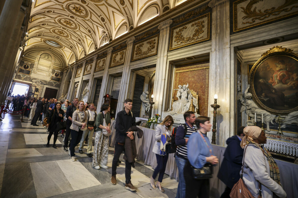Mormântul Papei Francisc din bazilica Santa Maria Maggiore a fost deschis publicului. FOTO - Imaginea 4