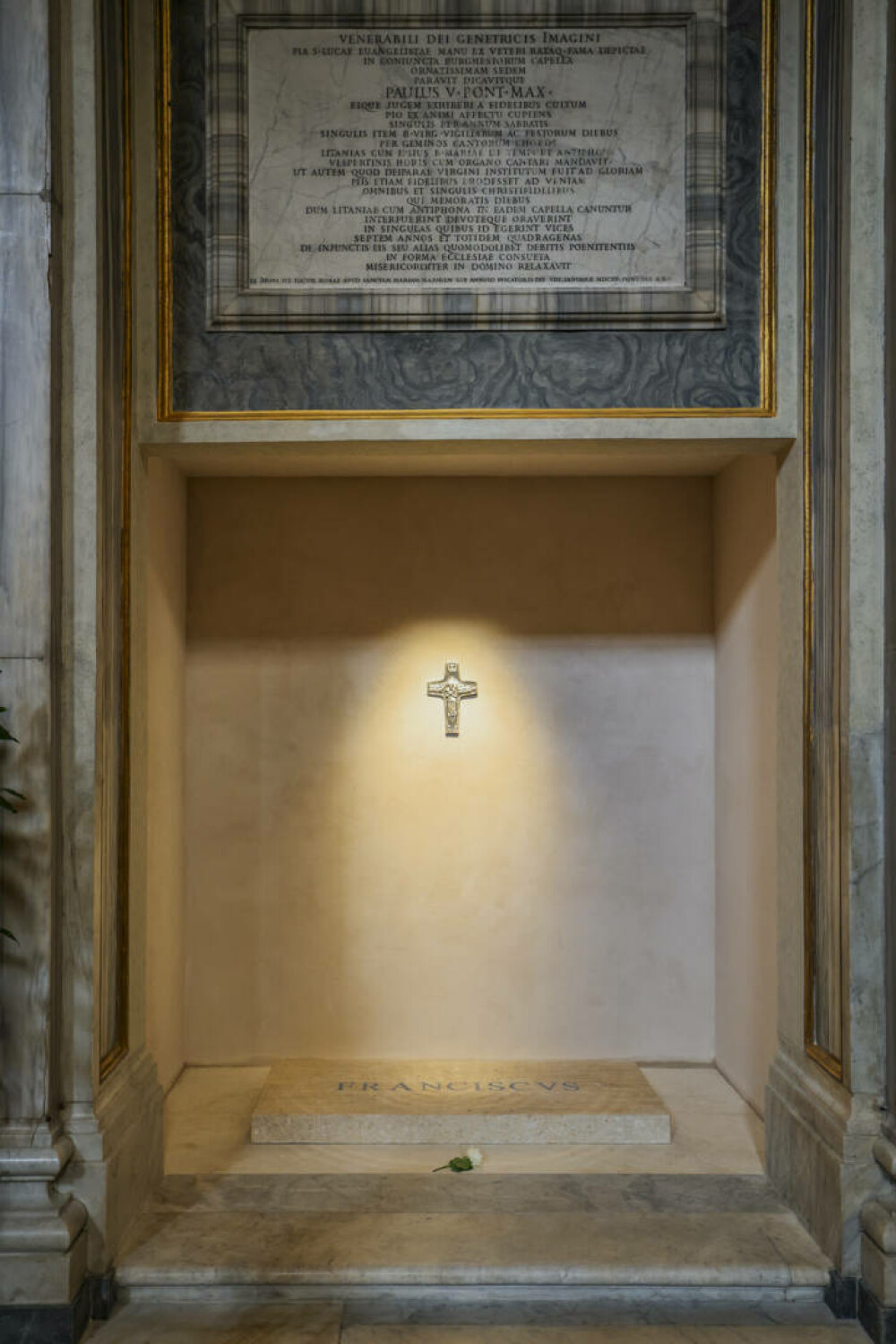 Mormântul Papei Francisc din bazilica Santa Maria Maggiore a fost deschis publicului. FOTO - Imaginea 7
