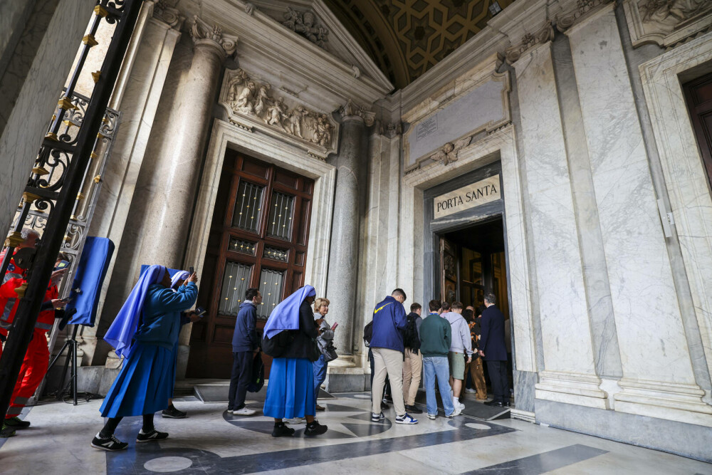Mormântul Papei Francisc din bazilica Santa Maria Maggiore a fost deschis publicului. FOTO - Imaginea 8