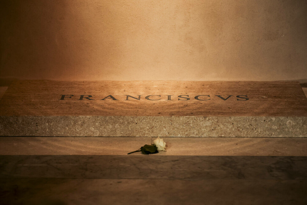 Mormântul Papei Francisc din bazilica Santa Maria Maggiore a fost deschis publicului. FOTO - Imaginea 12