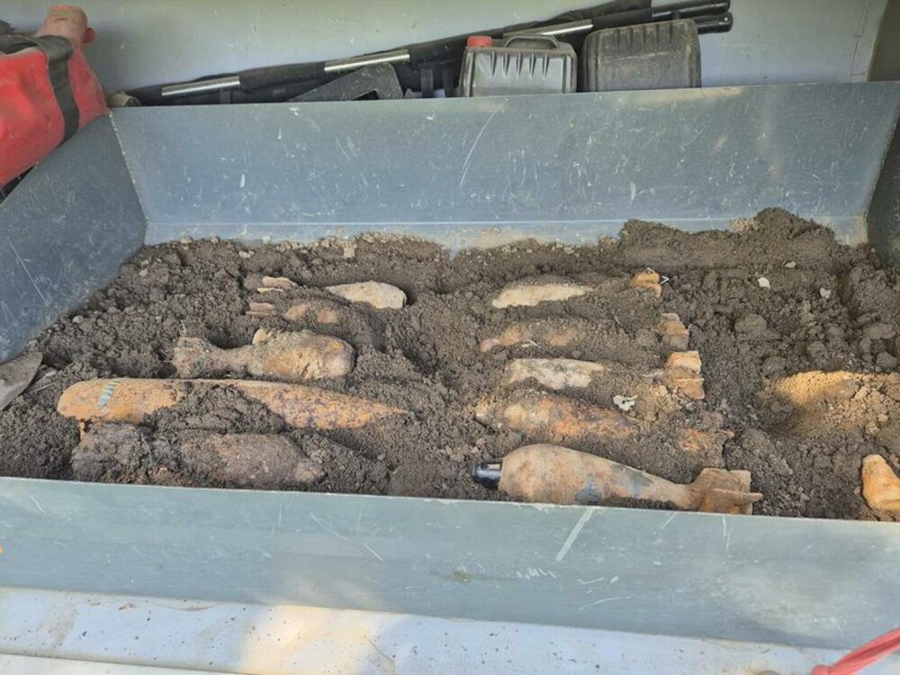 Mai mulți căutători de comori au făcut o descoperire neașteptată în Iaşi, într-o zonă preferată de turişti. FOTO - Imaginea 2