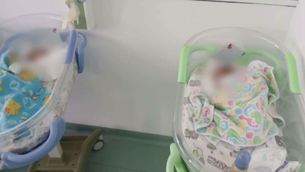 Tânăra care a răpit bebelușul din maternitatea Bacău l-a băgat într-o pungă de hârtie. Povestea din spate este revoltătoare - Imaginea 2