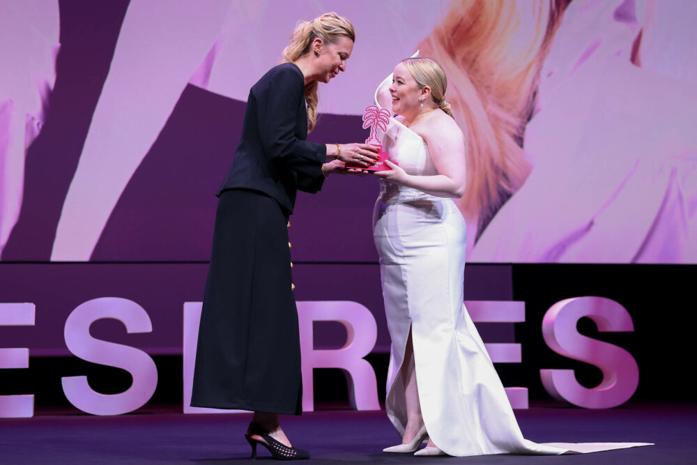 Ce ținută atipică a ales Nicola Coughlan, Penelope din Bridgerton, la Festivalul Canneseries. GALERIE FOTO - Imaginea 12