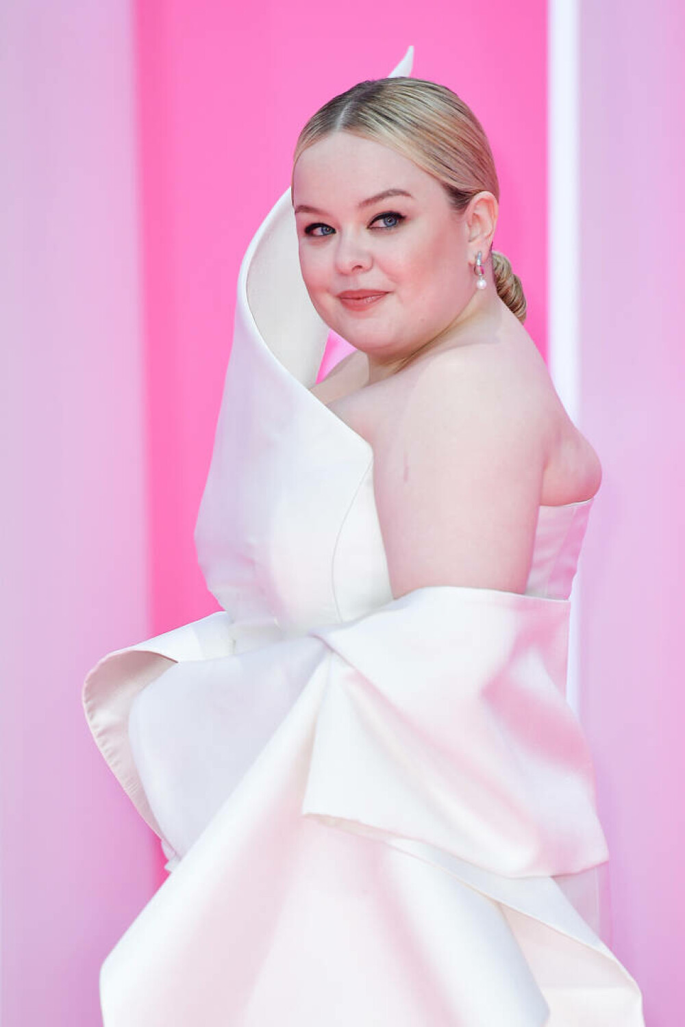 Ce ținută atipică a ales Nicola Coughlan, Penelope din Bridgerton, la Festivalul Canneseries. GALERIE FOTO - Imaginea 16