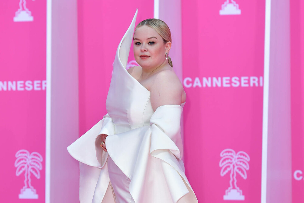 Ce ținută atipică a ales Nicola Coughlan, Penelope din Bridgerton, la Festivalul Canneseries. GALERIE FOTO - Imaginea 17