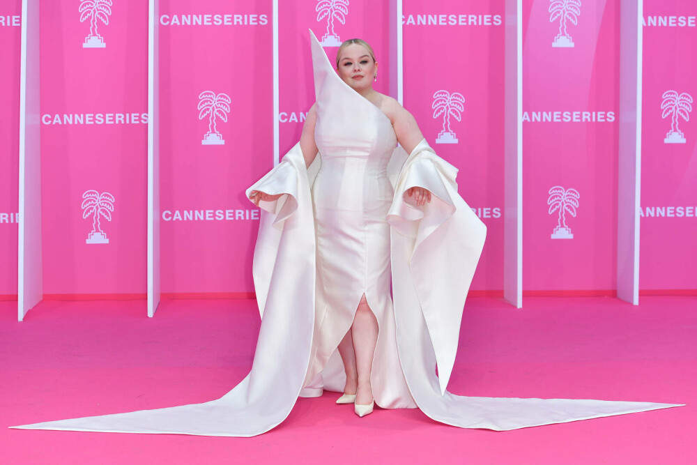 Ce ținută atipică a ales Nicola Coughlan, Penelope din Bridgerton, la Festivalul Canneseries. GALERIE FOTO - Imaginea 23